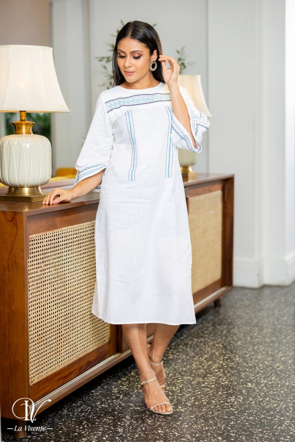 Geometric Embroidered Flare Sleeved Midi Dress - Image 3
