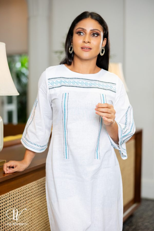 Geometric Embroidered Flare Sleeved Midi Dress - Image 2