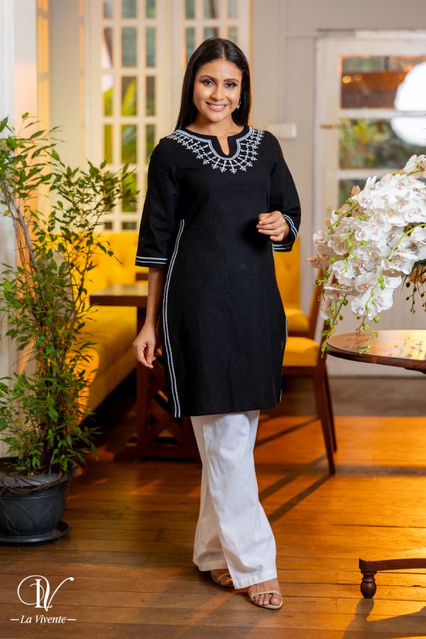 Geometric Embroidered Notch Necked Kurta - Image 3