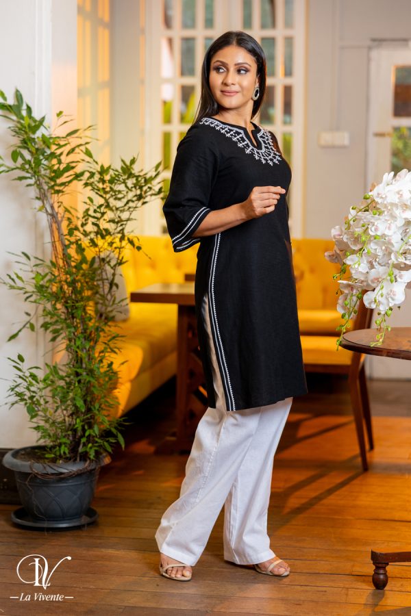 Geometric Embroidered Notch Necked Kurta - Image 4