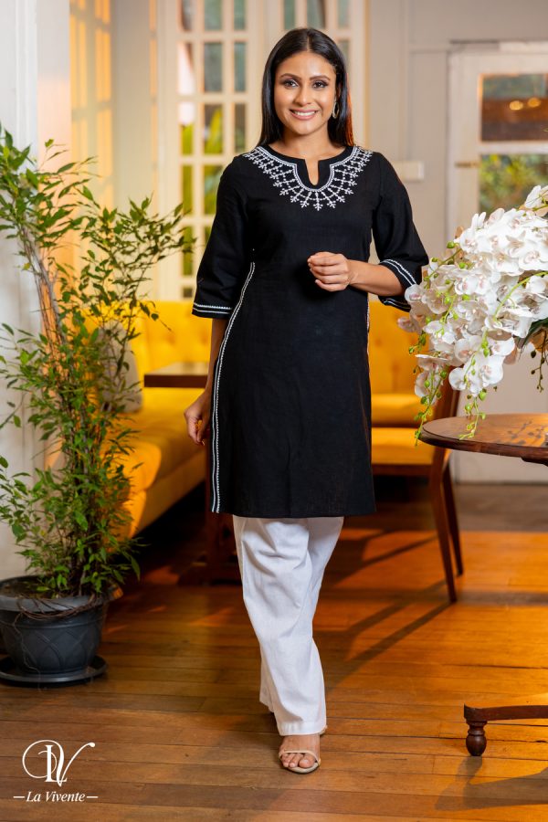 Geometric Embroidered Notch Necked Kurta