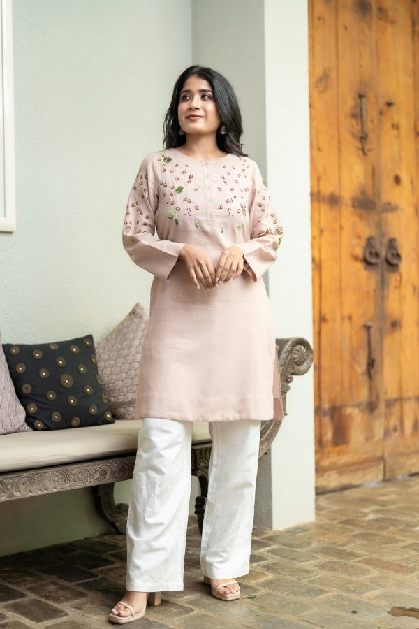 Floral Embroidered Kurta With Placket - Image 4