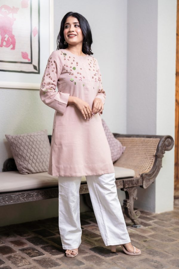 Floral Embroidered Kurta With Placket - Image 3