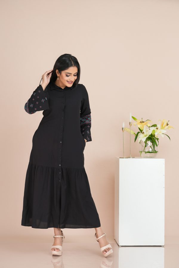 Sleeve Embroidered Frilled Maxi Dress - Image 4