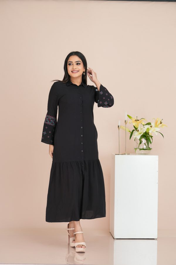 Sleeve Embroidered Frilled Maxi Dress - Image 3