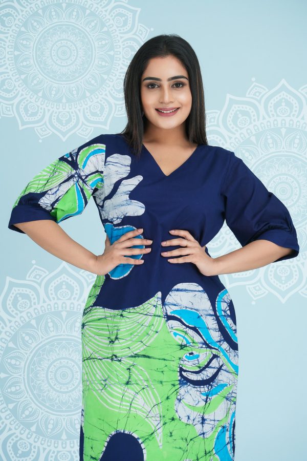 Abstract Floral Printed V-Necked Batik Maxi Dress - Image 3