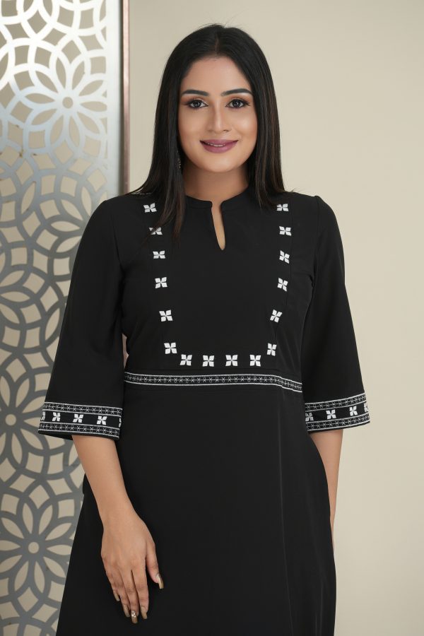 Geometric embroidered notch necked maxi dress - Image 4