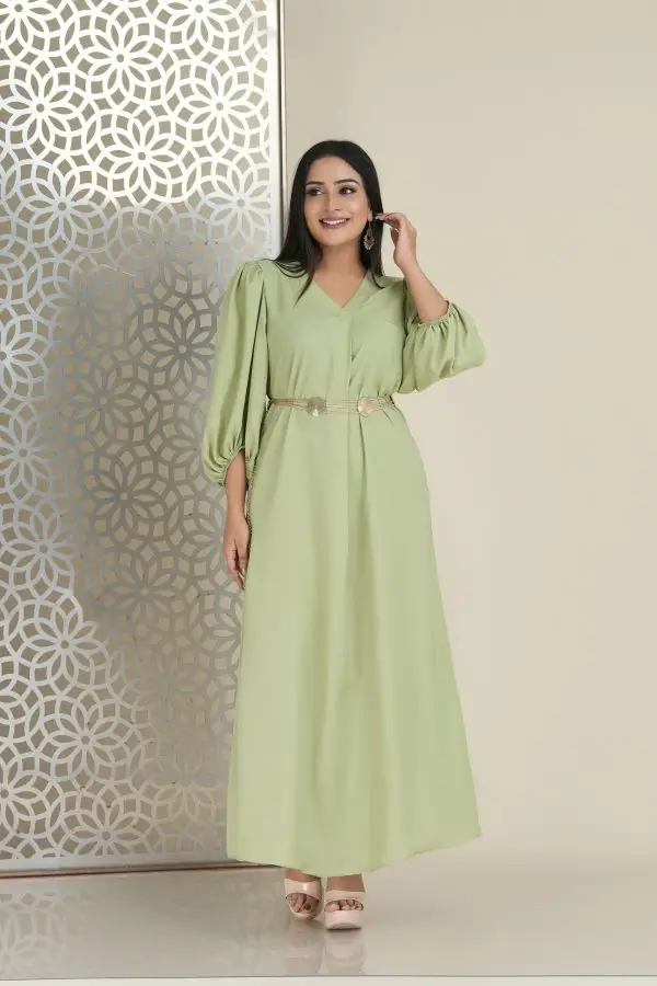 Front pleat detailed belted V-necked maxi dress
