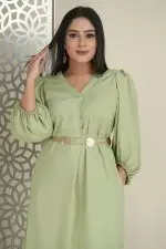 Front pleat detailed belted V-necked maxi dress - Image 3