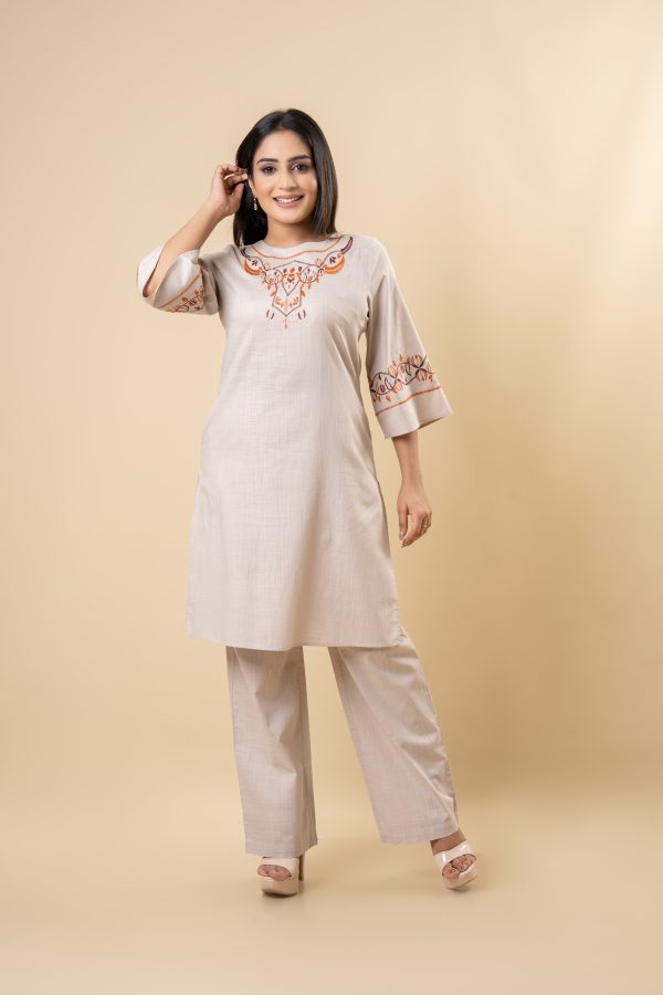 Floral Embroidered Kurta - Image 2
