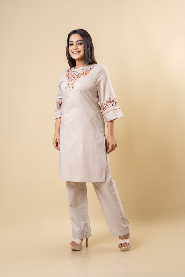 Floral Embroidered Kurta - Image 3