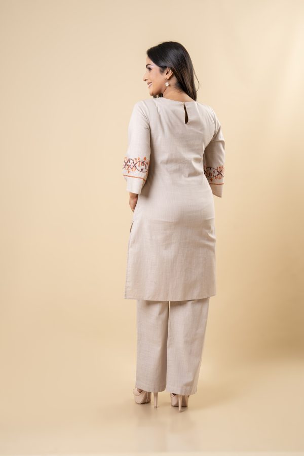 Floral Embroidered Kurta - Image 4