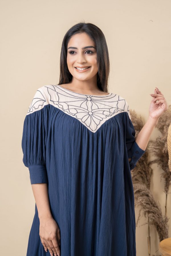 Two-tone embroidered loose-fit short dress - Image 5
