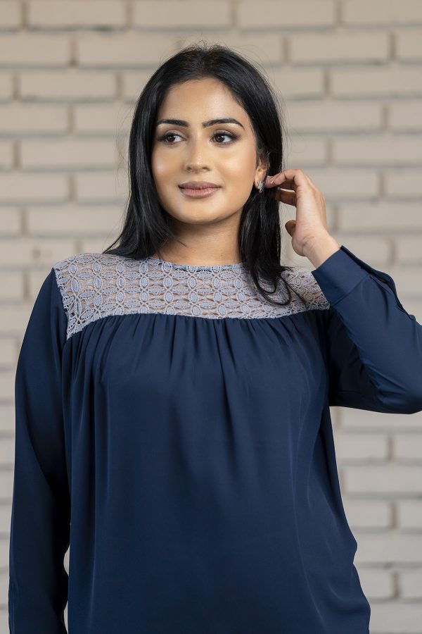 Contrast lace detailed top - Image 3