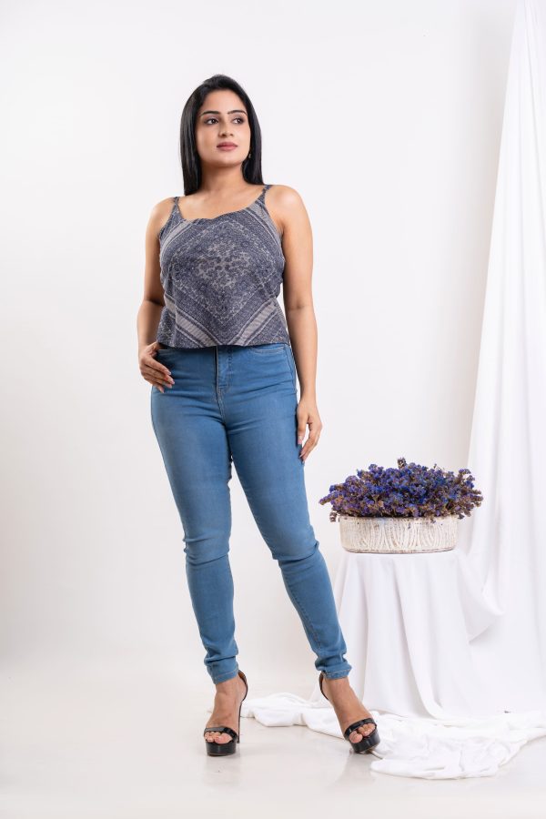 Geometric Patterned Cami Top With Adjustable Strap - Image 4
