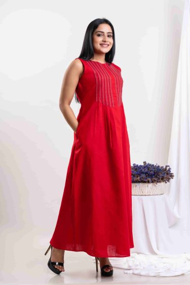 Embroidered Pintuck Detailed Sleeveless Maxi Dress
