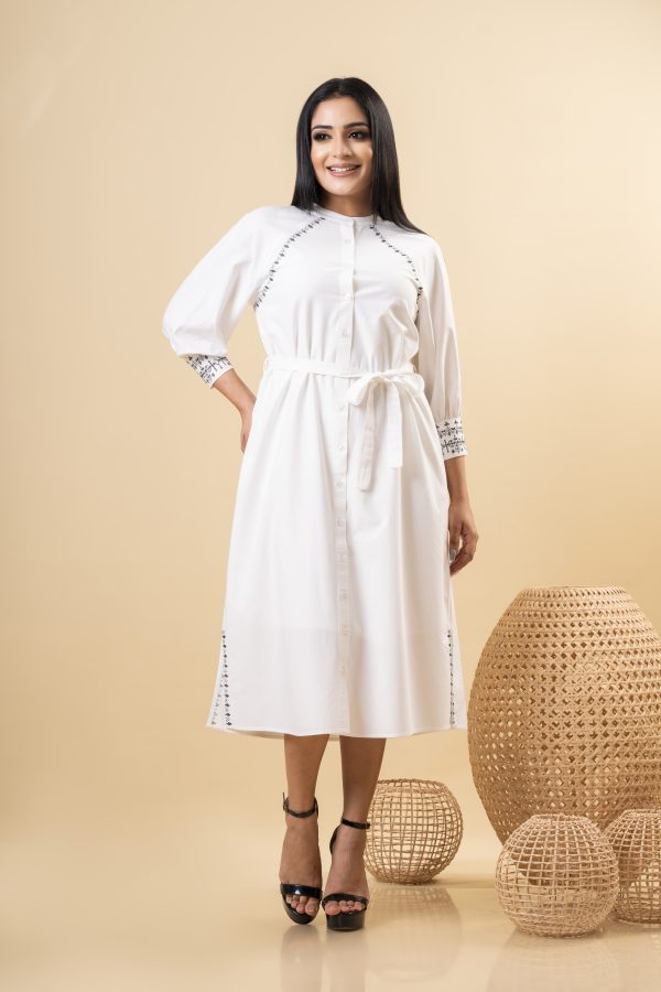 Embroidered Raglan Sleeved Midi Dress