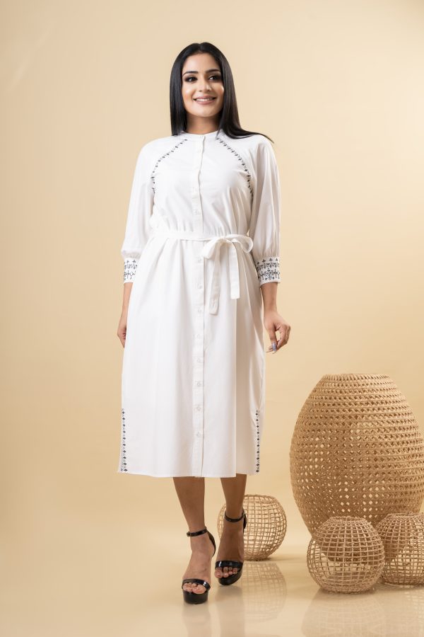 Embroidered Raglan Sleeved Midi Dress - Image 3