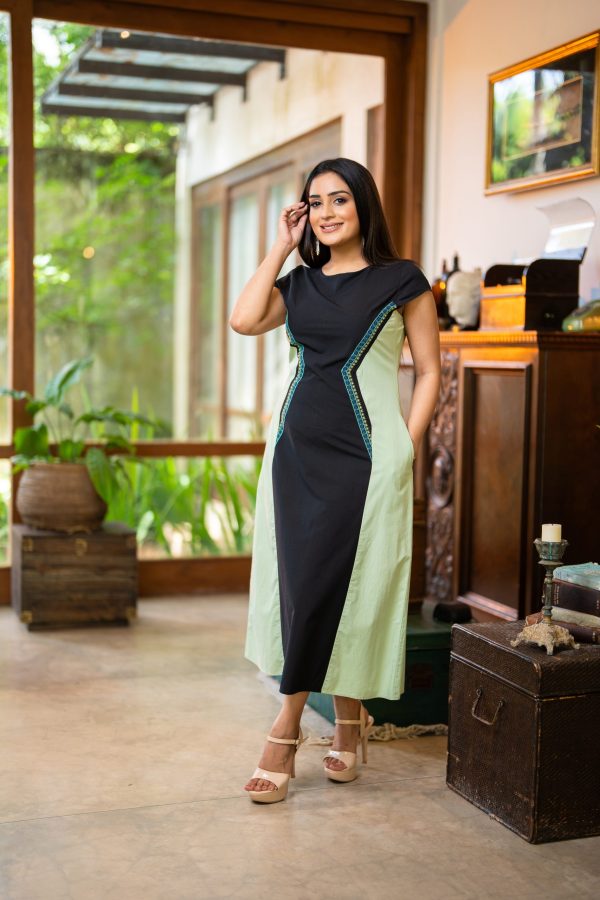 Embroidered Two-Tone Maxi Dress - Image 3