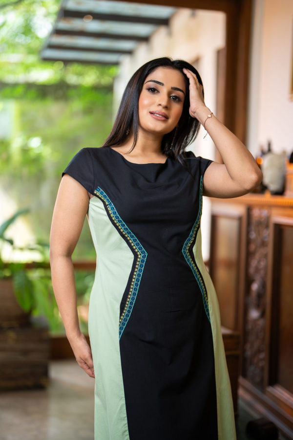 Embroidered Two-Tone Maxi Dress - Image 5