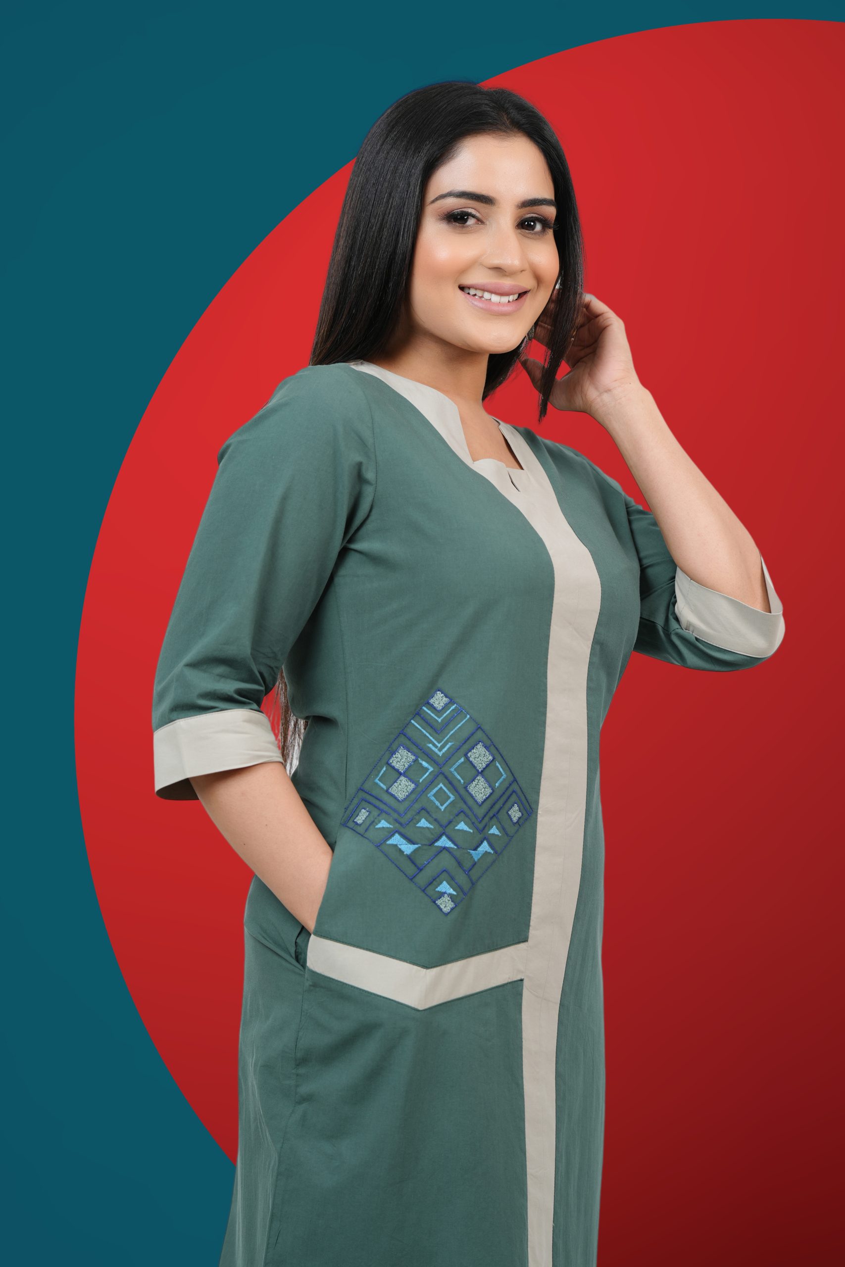 Contrast Detailed Midi Dress - Image 4