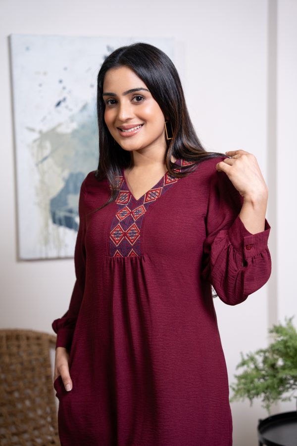 Loose Fitted Neckline Embroidery Short Dress