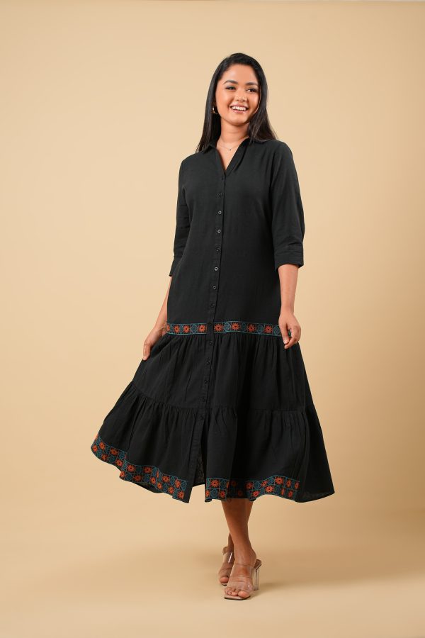 Embroidery detailed Tier Midi dress - Image 3