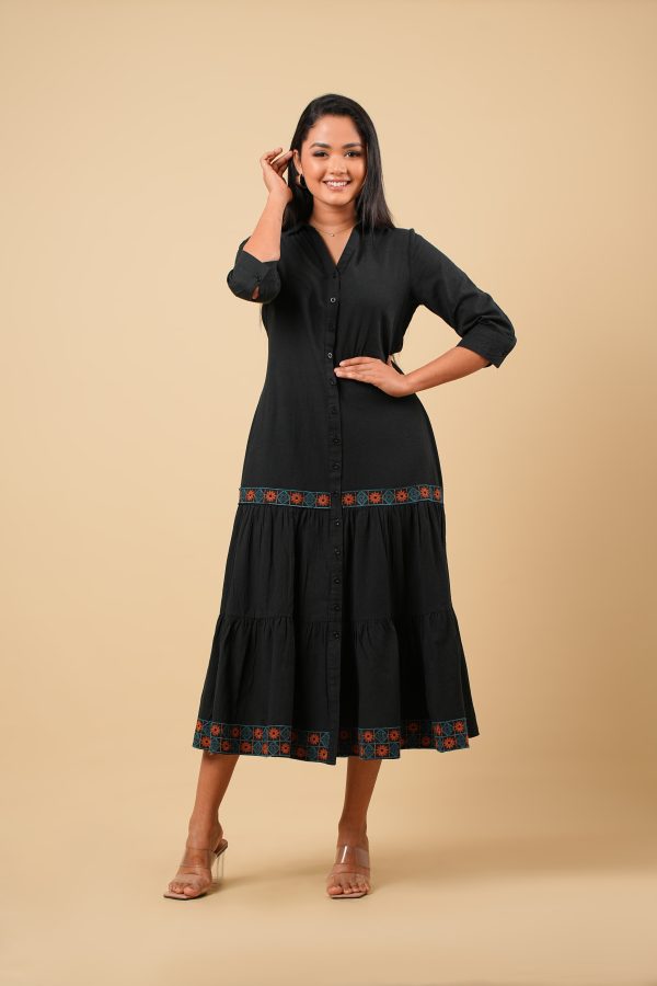 Embroidery detailed Tier Midi dress - Image 4