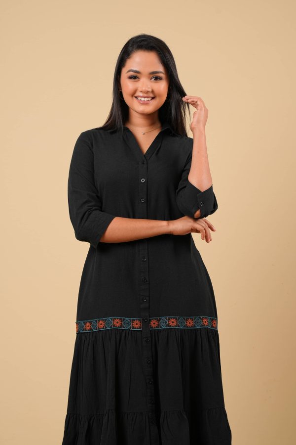 Embroidery detailed Tier Midi dress - Image 5