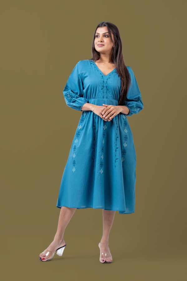 V-Neck Embroidery Detail Curved Waist Panel Midi Dress - Image 3