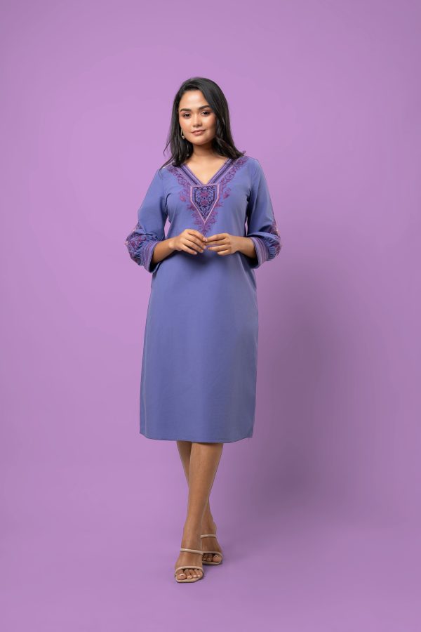 Embroidered V Neck Puff Sleeve Midi Dress - Image 4
