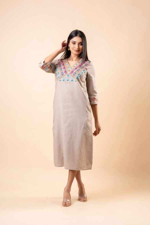 Geometric Embroidery Detail Midi Dress - Image 4