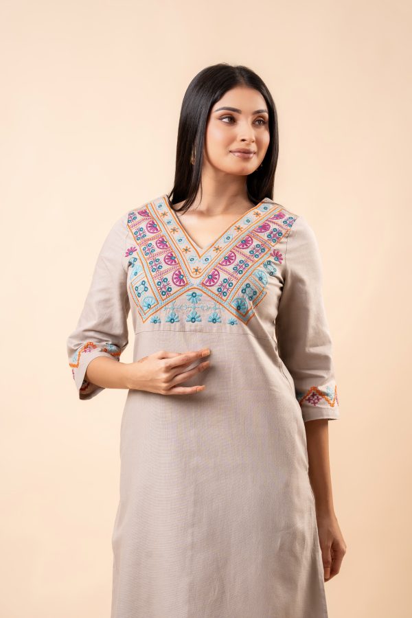Geometric Embroidery Detail Midi Dress - Image 2