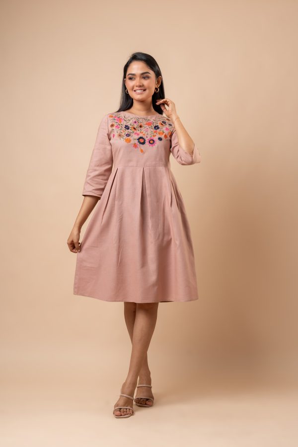 Floral Embroidery Pleated Short Dress - Image 5