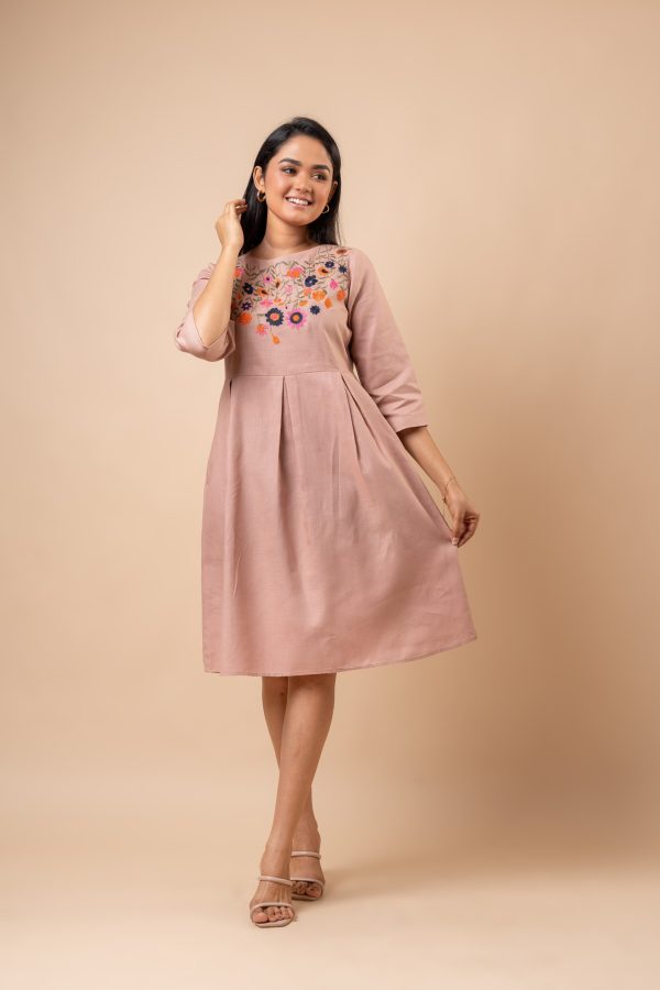 Floral Embroidery Pleated Short Dress - Image 4