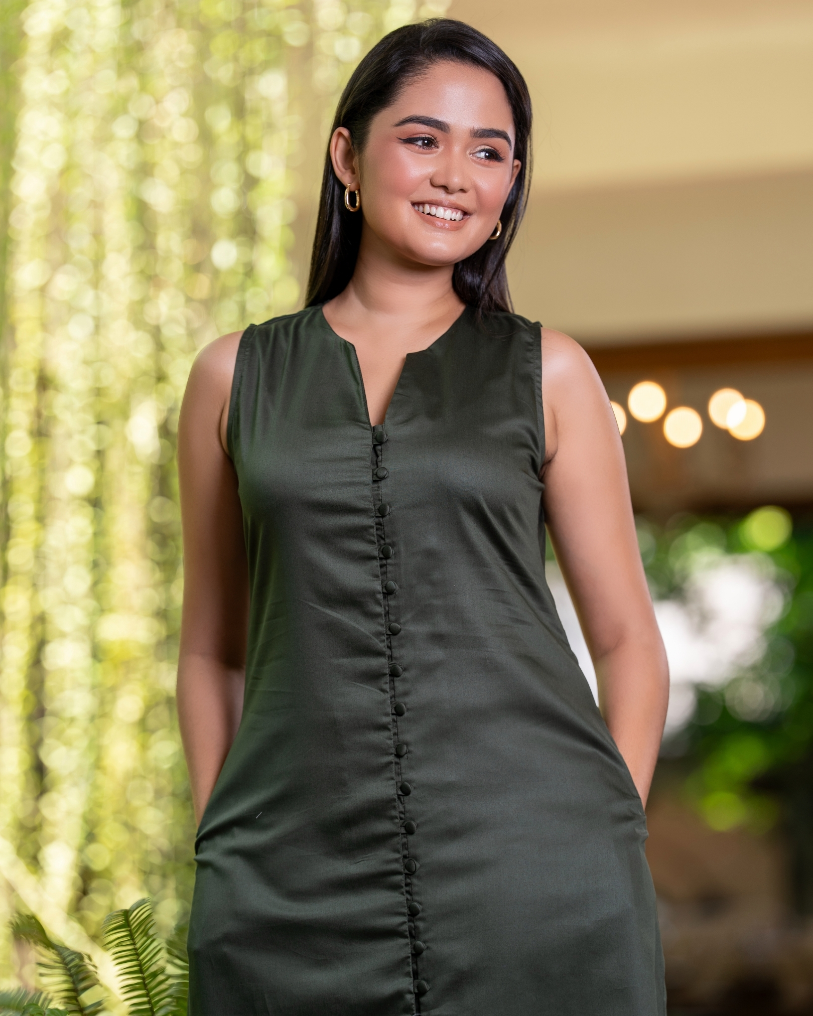 Sleeveless Notch Neck Button-Down Midi Dress - Image 2