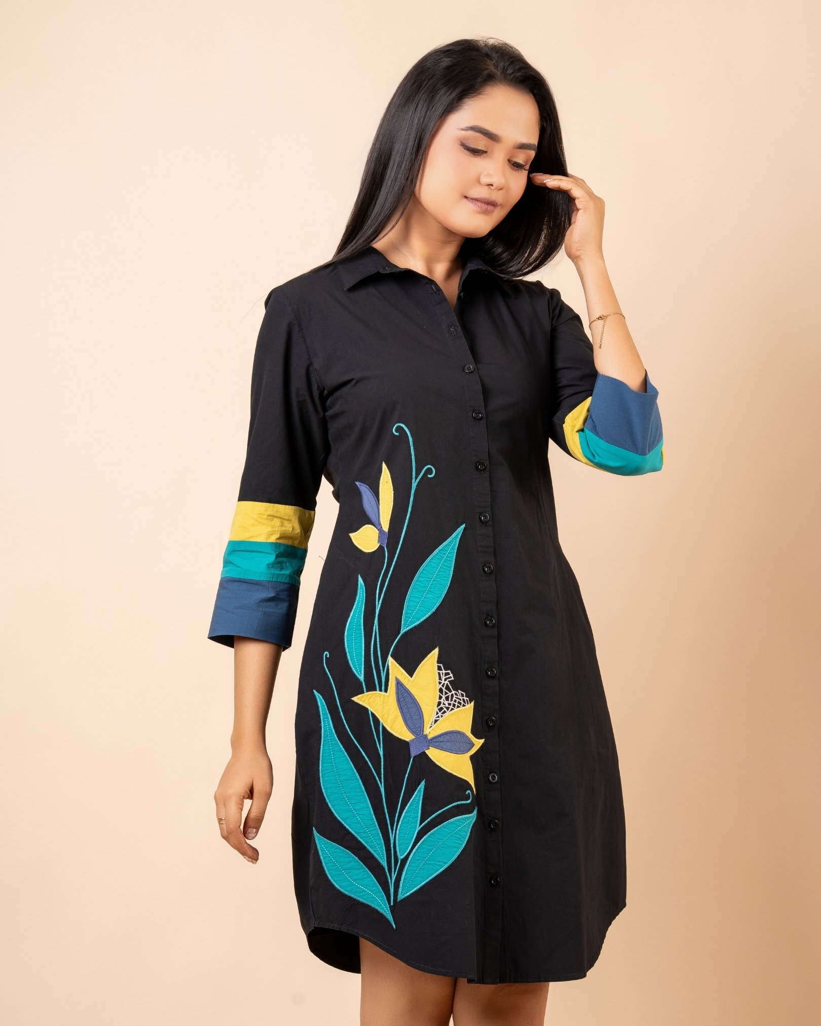 Colourblock Applique Detail Short Shirt Dress - Image 4