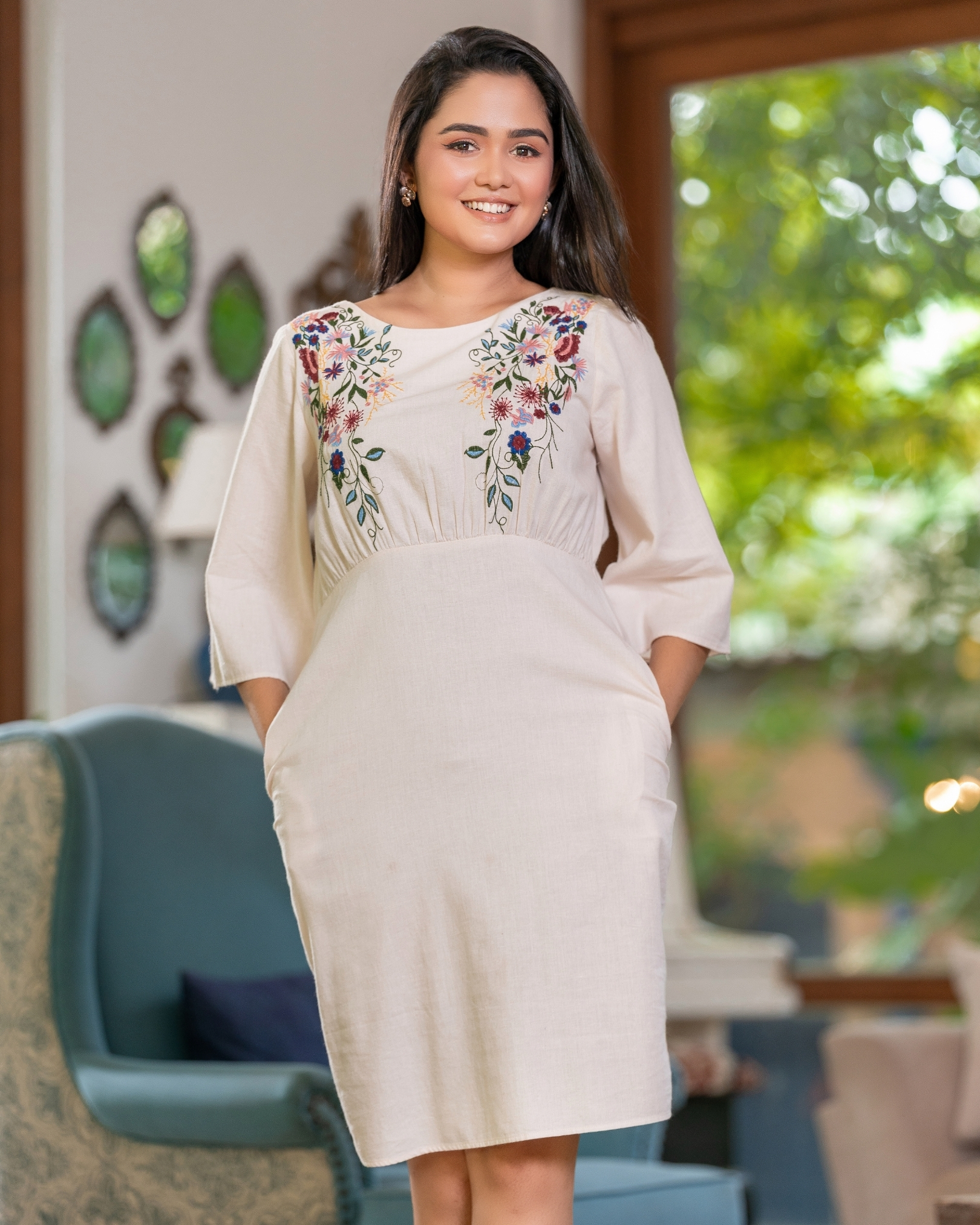 Embroidery detail Bell Sleeve Short Dress - Image 2