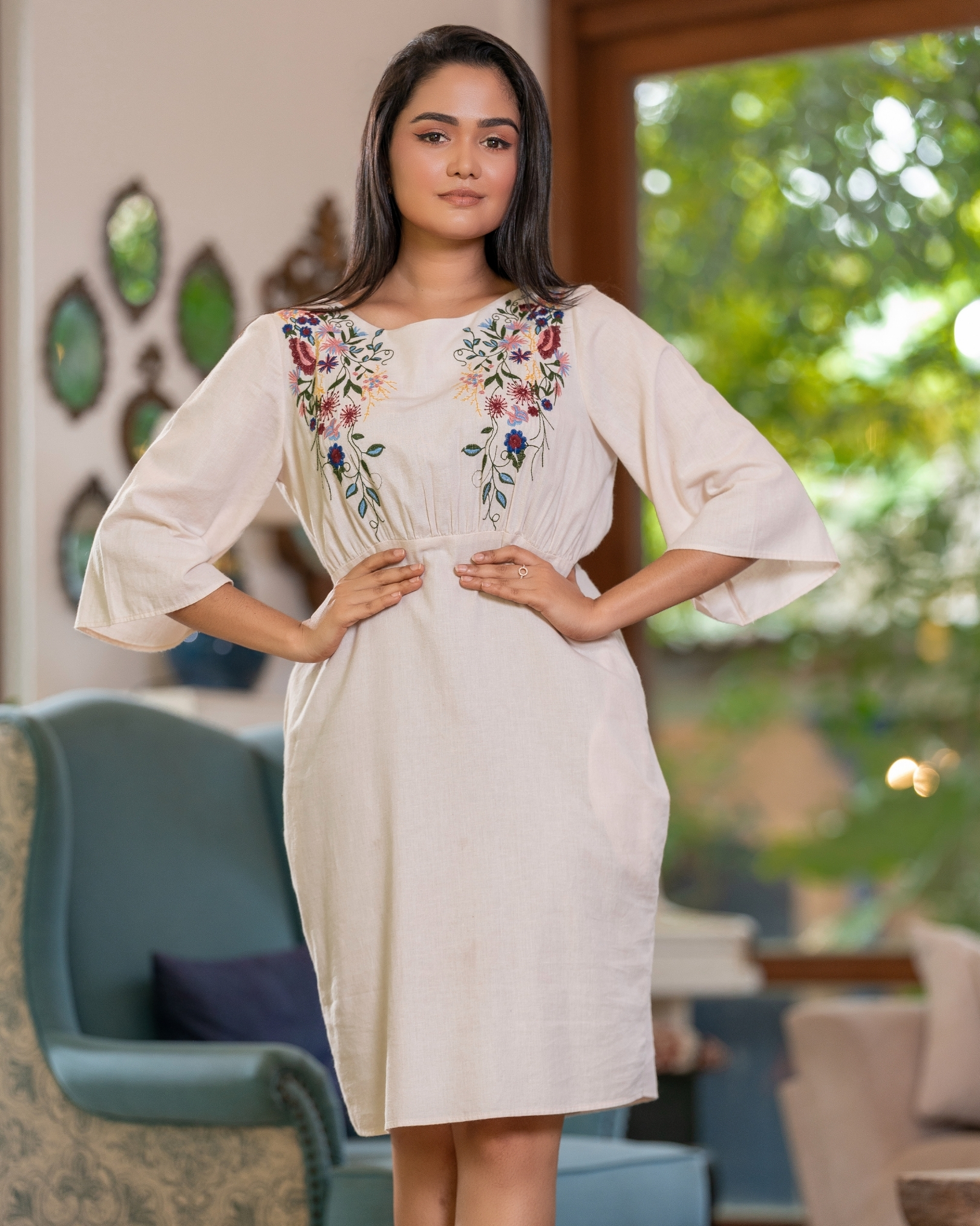 Embroidery detail Bell Sleeve Short Dress - Image 3