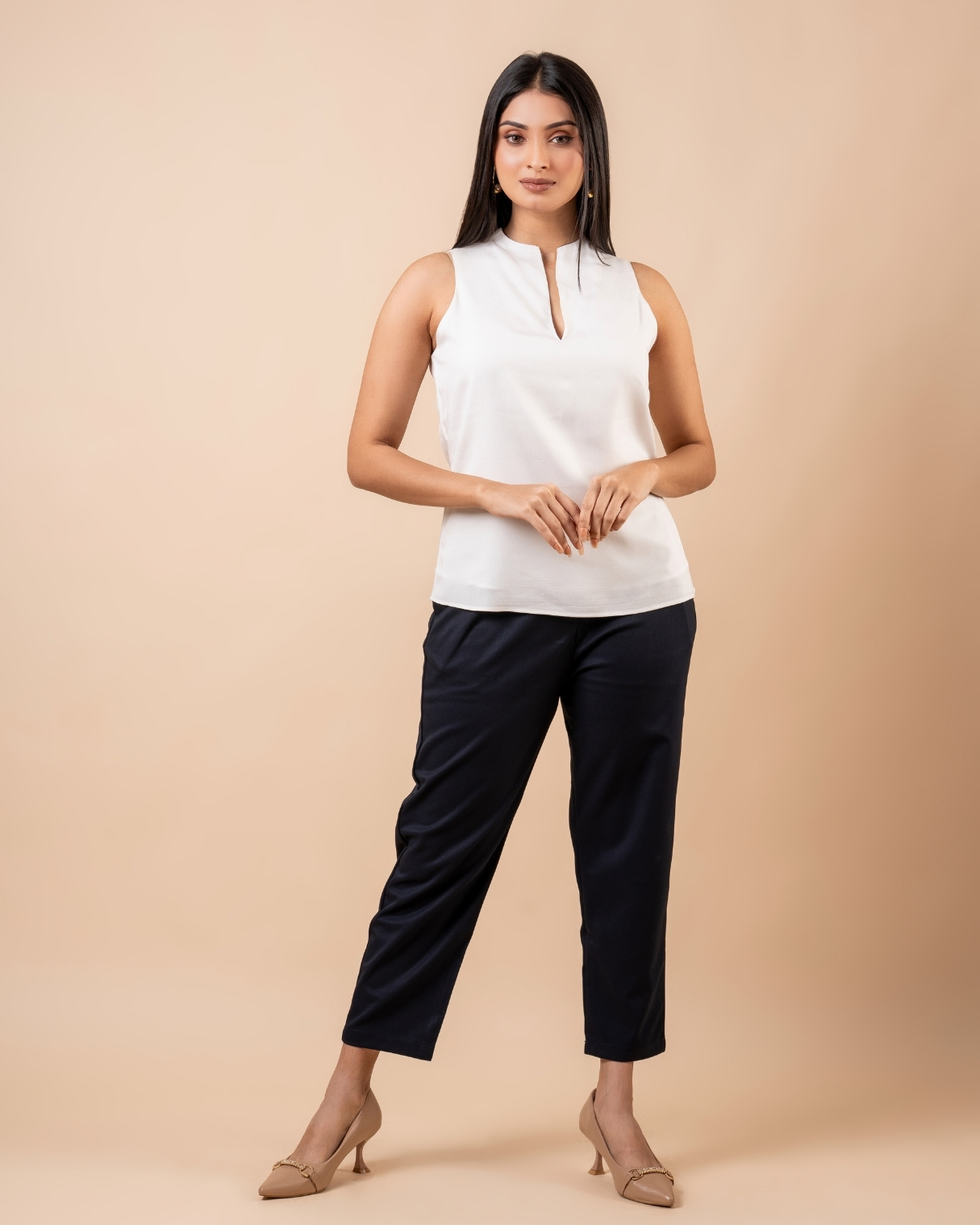 Sleeveless Notch Neck Detail Top - Image 5