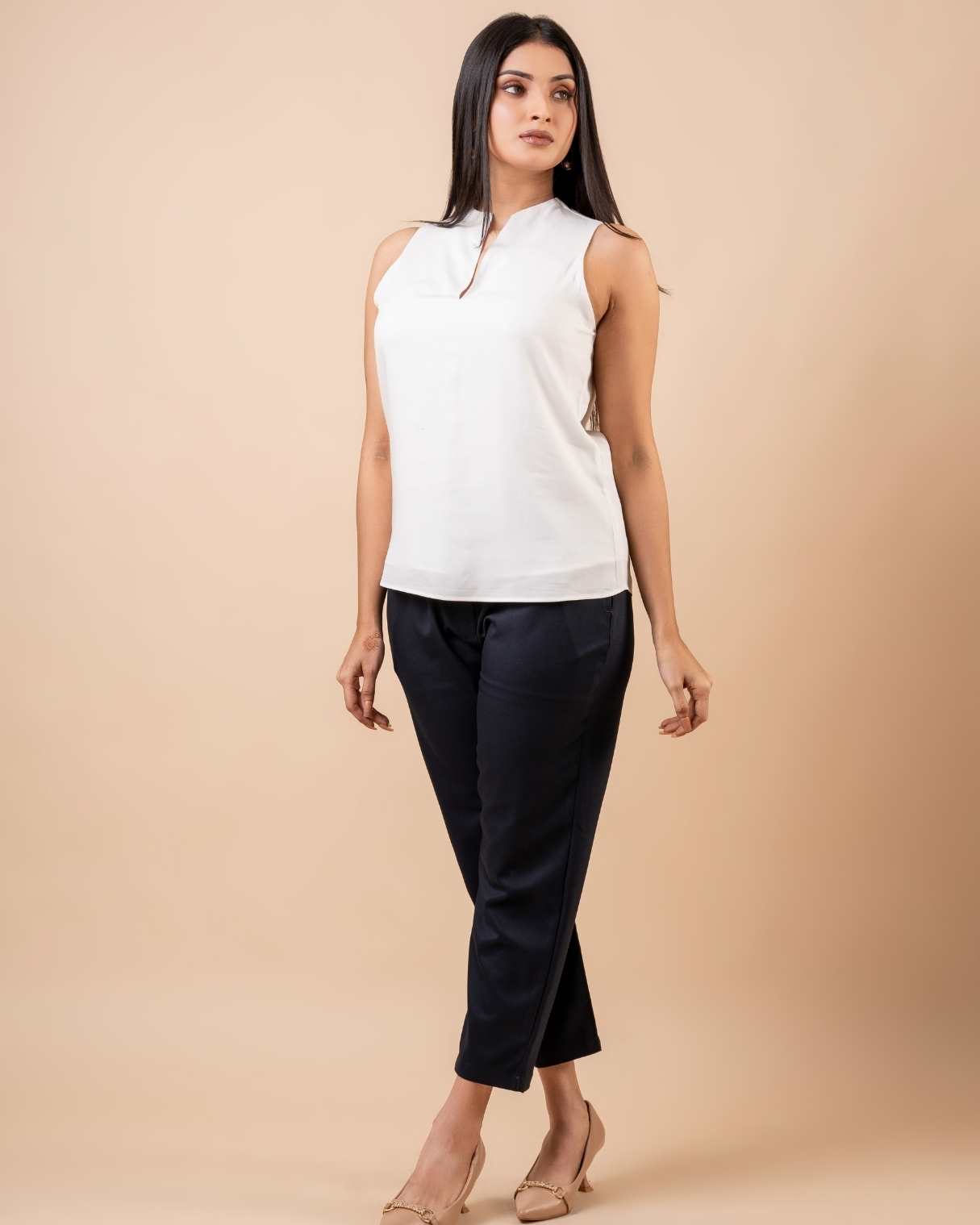 Sleeveless Notch Neck Detail Top - Image 3