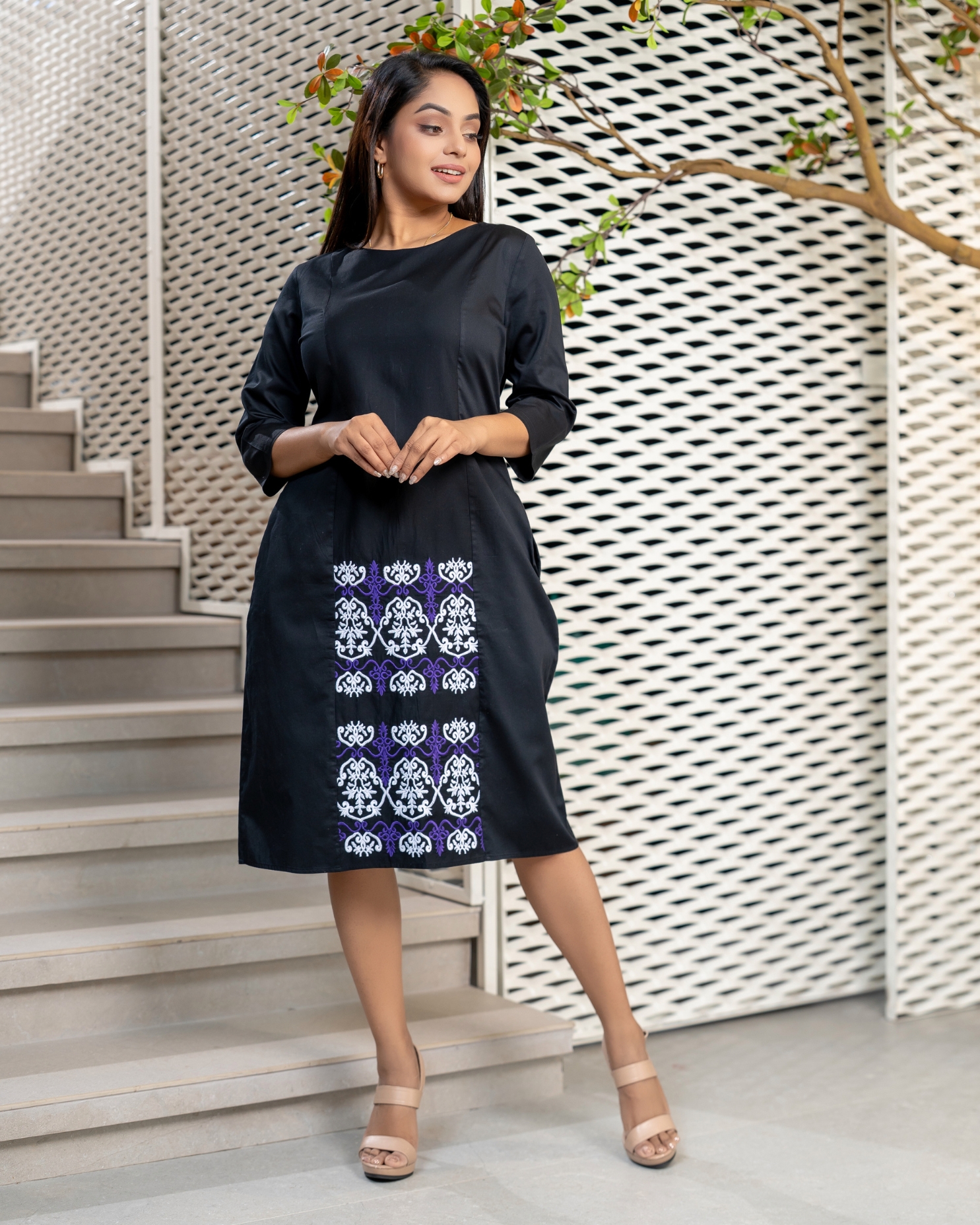 Embroidery Round Neck Short Dress - Image 4