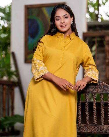 Embroidered Side Slit Detail Midi Shirt Dress