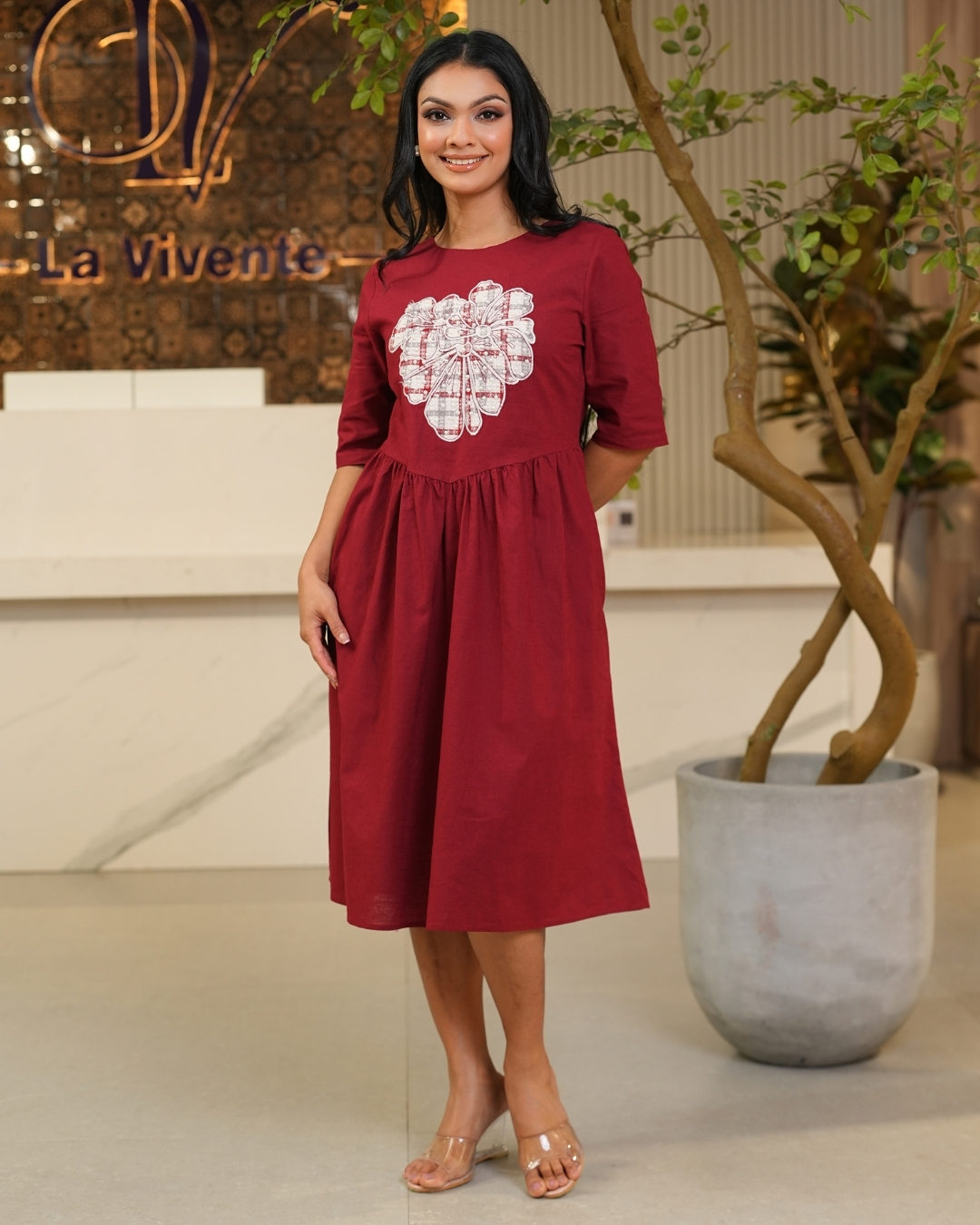 Applique and Pearl Work Detail V-Waist Short Dress - Image 3