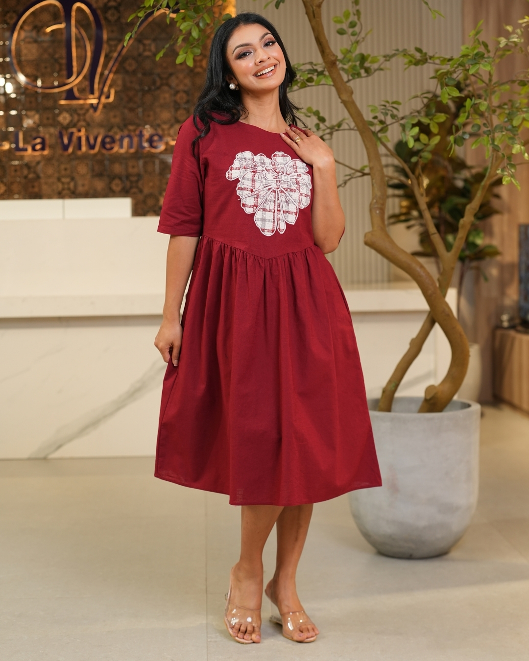 Applique and Pearl Work Detail V-Waist Short Dress - Image 4