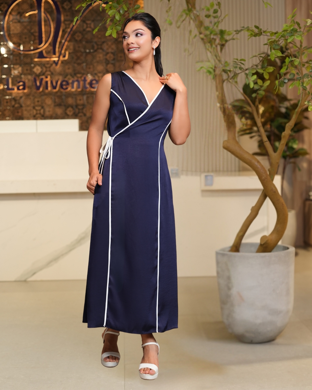 Contrast Detail Sleeveless Crossover Midi Dress - Image 3