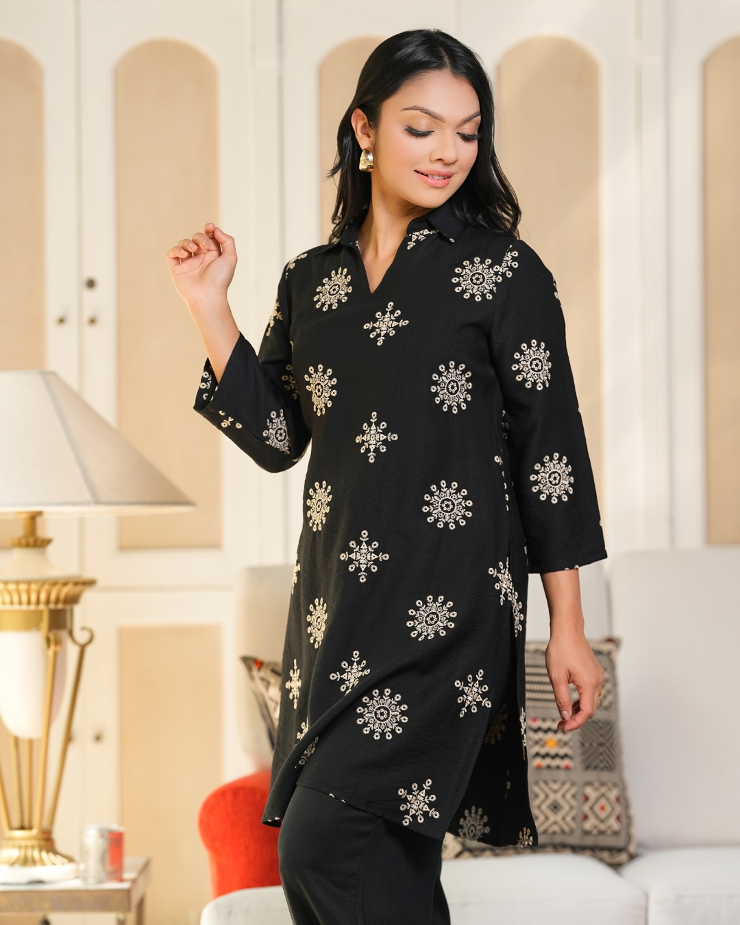 Geometric Embroidered Kurta - Image 2