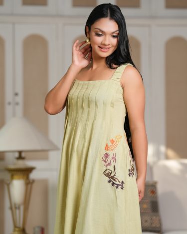 Sleeveless Pleat Detail Embroidered Midi Dress