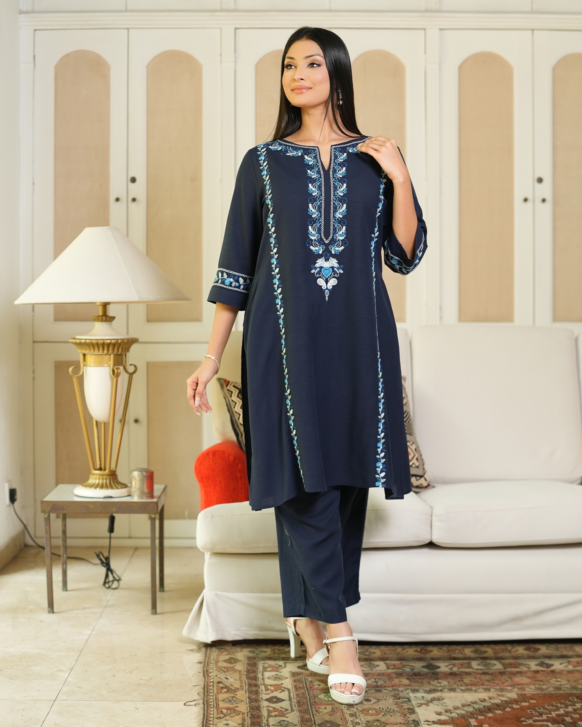 Embroidery Detail Kurta Top and Pants Set - Image 4