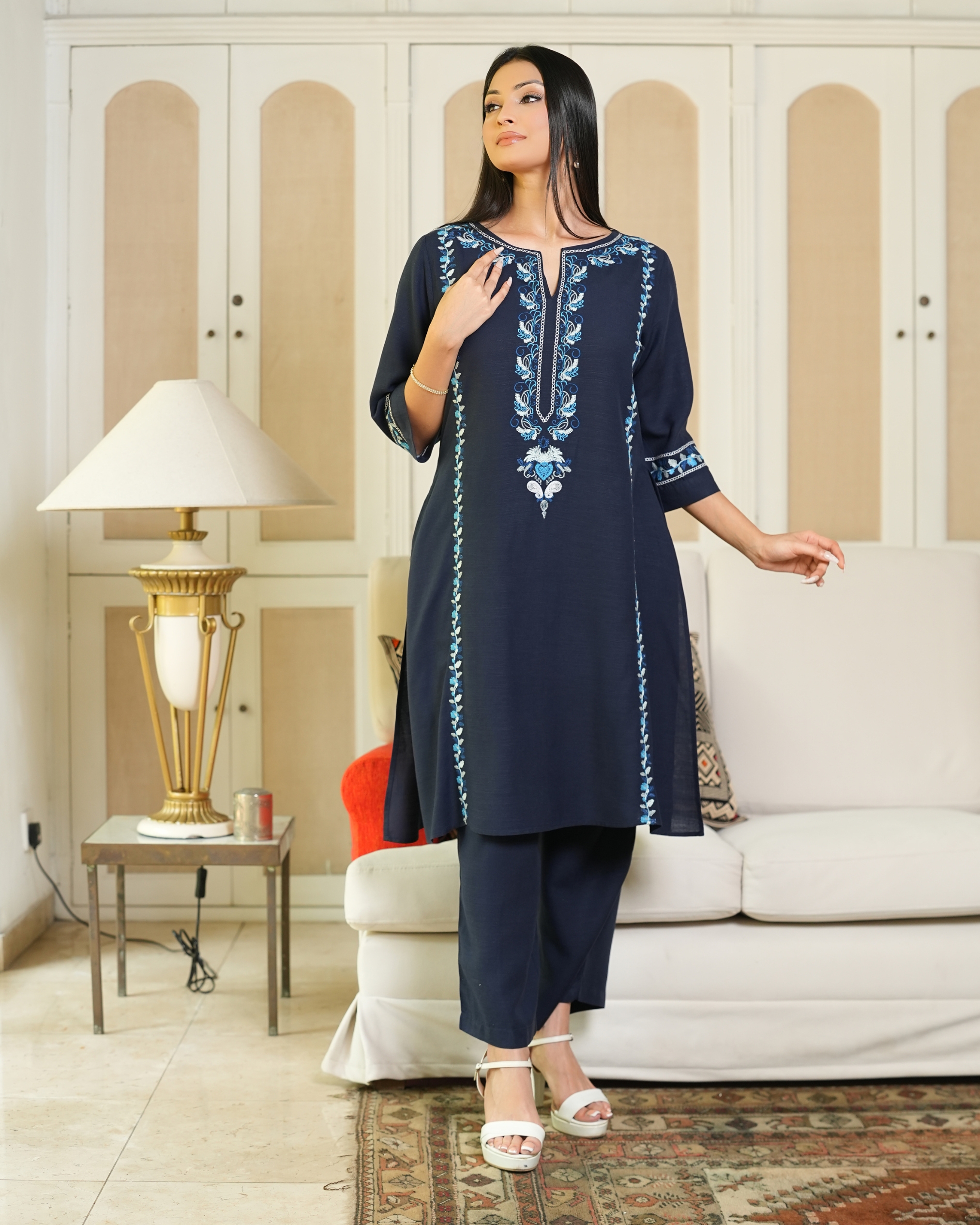 Embroidery Detail Kurta Top and Pants Set - Image 3